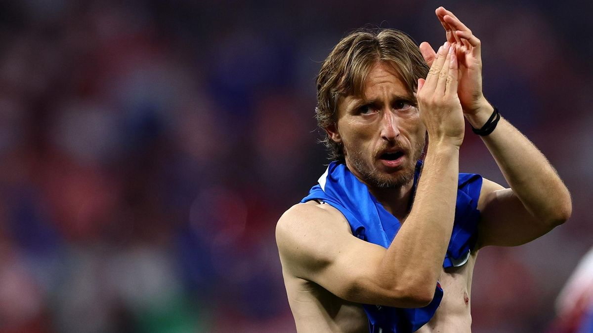 El espontáneo homenaje de un periodista italiano a Luka Modric: "No te retires nunca"