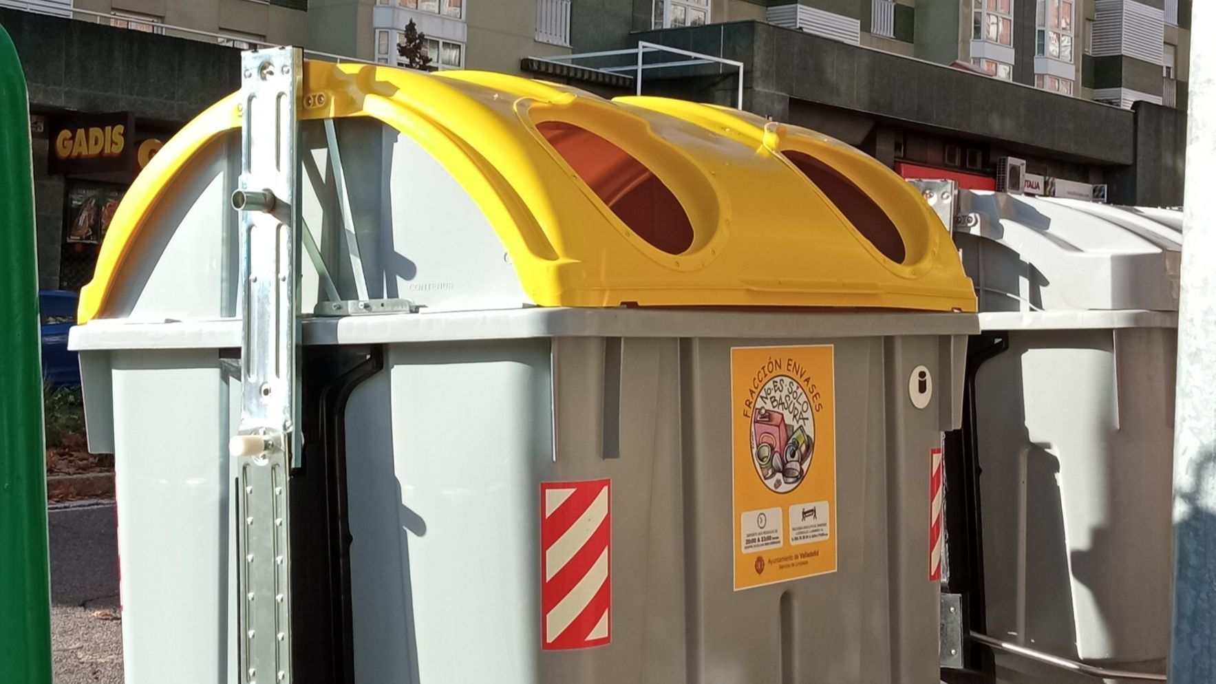 Imagen de un contenedor amarillo
