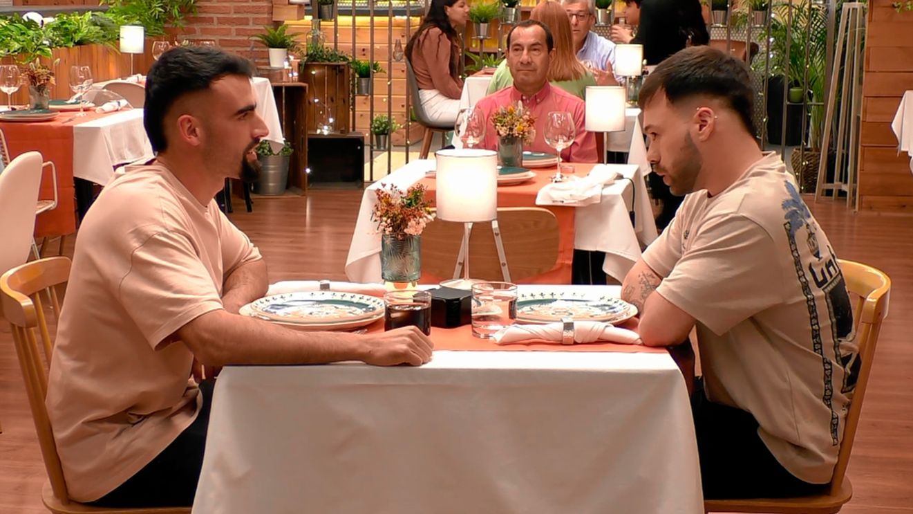 Eneko y Unai en 'First Dates'