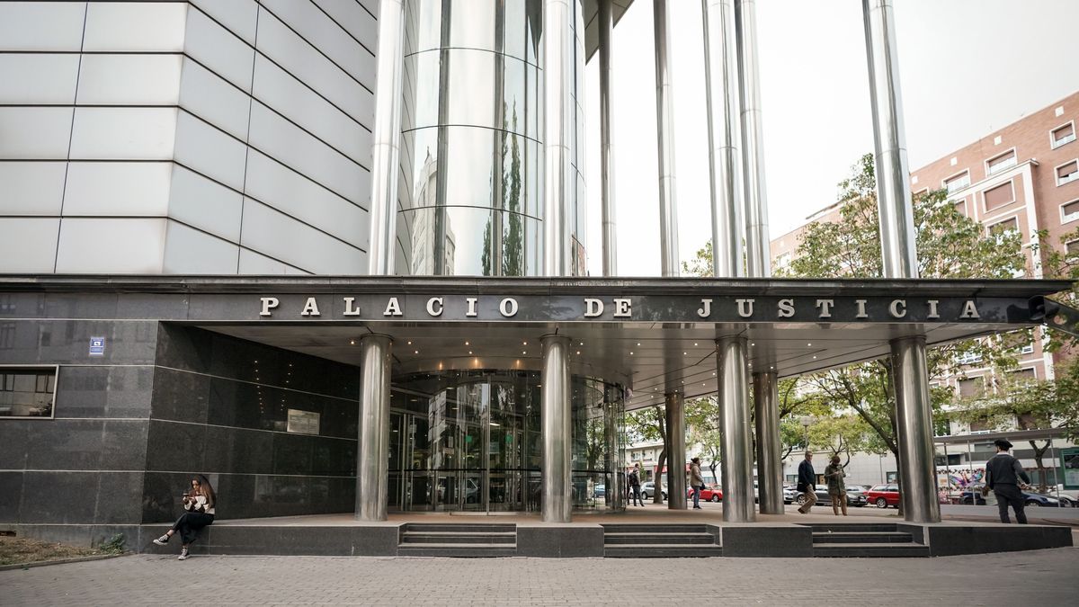 Entrada del palacio de la Justicia de Vitoria