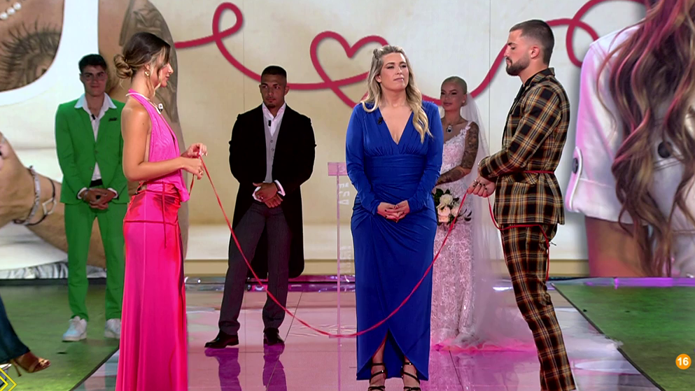 Pilar y Julen se enfrentan al juego del hilo rojo