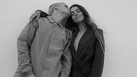 Arkano junto a su novia, Alazne.