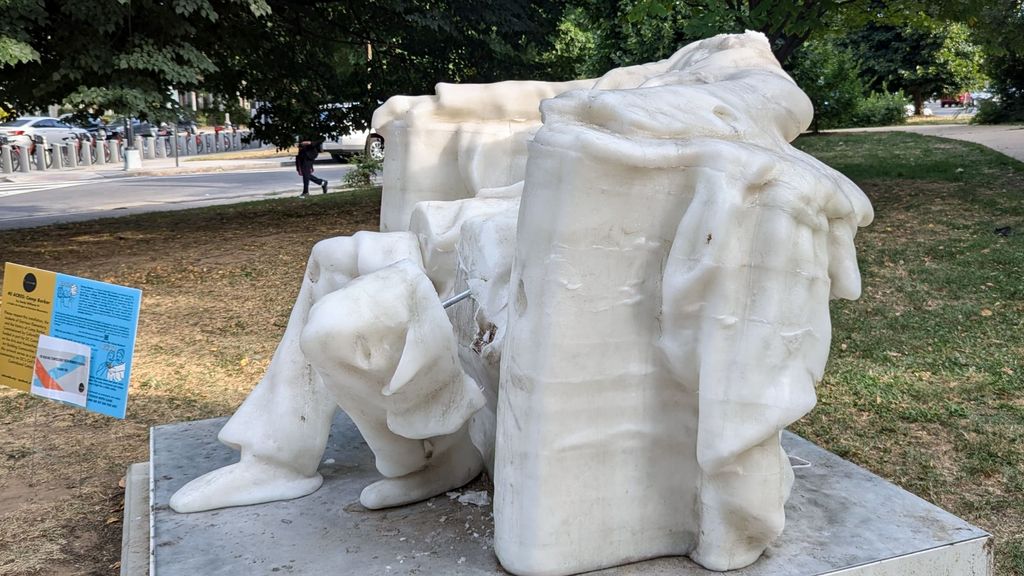 El calor derrite la cabeza de una estatua de Lincoln en Washington y se hace viral