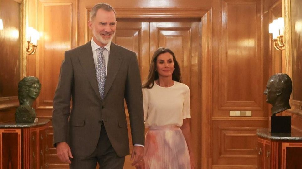 Los bustos de los reyes eméritos.