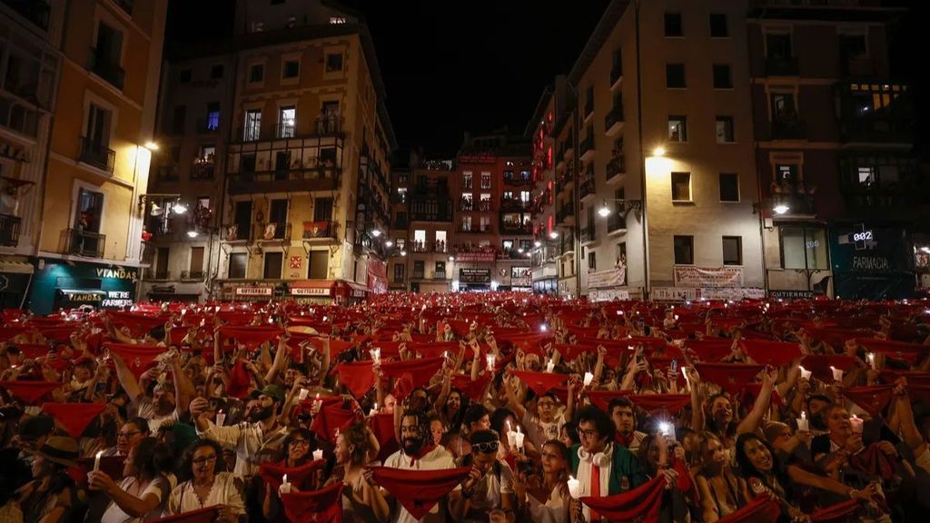 Pamplona entonando el Pobre de mi para cerrar las fiestas de 2023