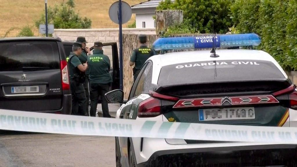 Agentes de la Guardia Civil durante la investigación del crimen de Soto del Real