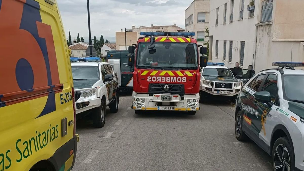 Dispositivo sanitario, de bomberos y guardia civil en La Zubia, Granada