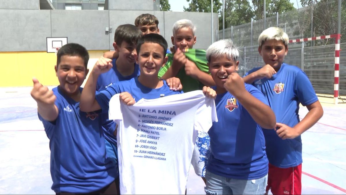 El IE la Mina, de luchar contra el absentismo escolar a superar al Barça