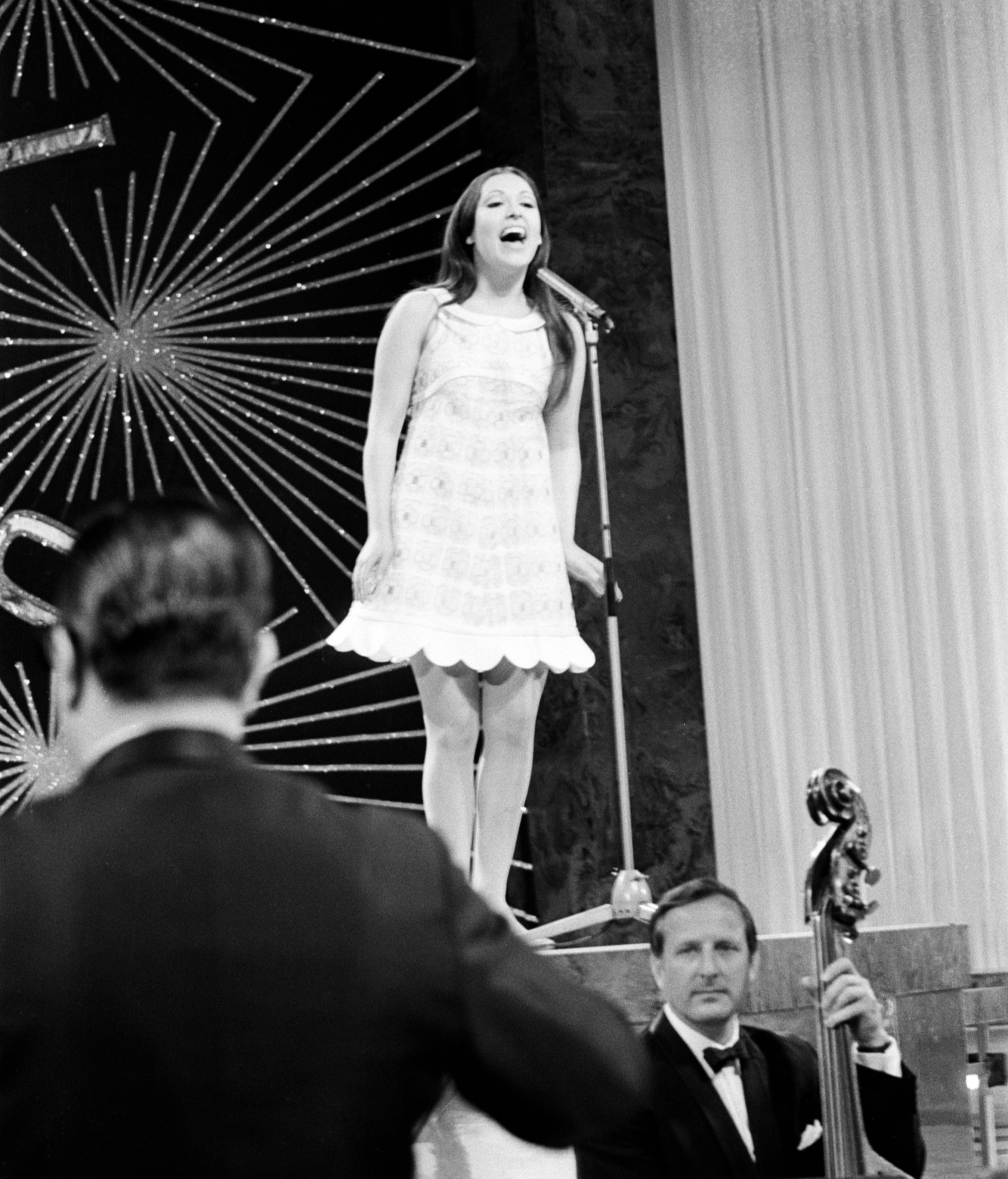 Jefa. Massiel ganando puntos en el Royal Albert Hall, de Londres. 1968.