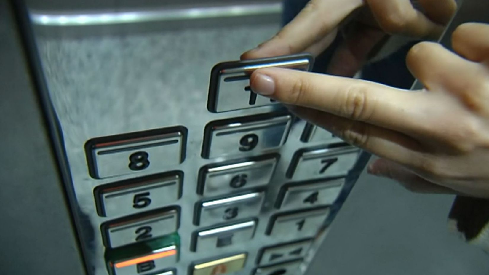 Llega la nueva normativa de ascensores, una derrama asegurada para muchos vecinos: ¿Cuánto puede costar?