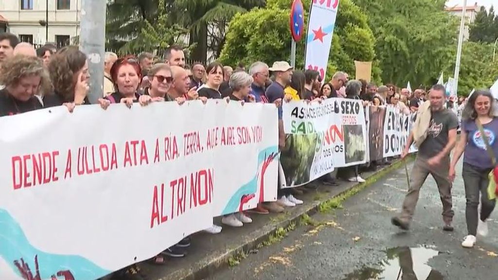 Miles de personas se concentran en Santiago contra la construcción de la macrofábrica de celulosa: exigen que se paralice el proyecto