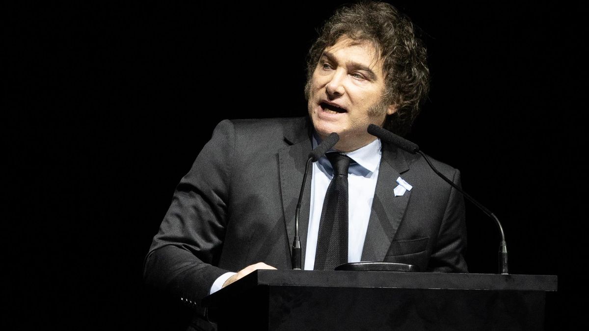 El presidente argentino, Javier Milei, durante la presentación de su libro ‘Capitalismo, socialismo y la trampa neoclásica’, en el Estadio Luna Park