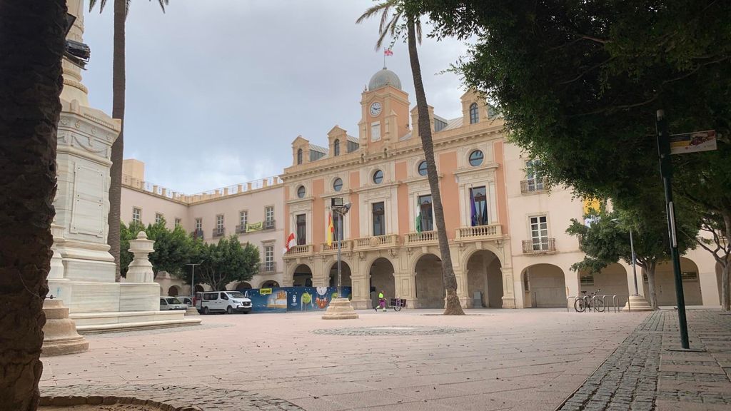 Archivo - Vista de la fachada del Ayuntamiento de Almería desde la Plaza Vieja.