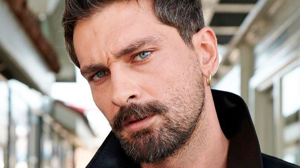 Así es Onur Tuna, el actor turco de ojos azules que triunfa en medio mundo