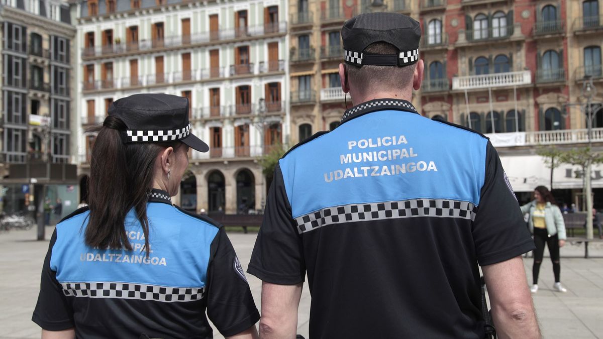 Imagen de archivo de dos policías municipales de Pamplona