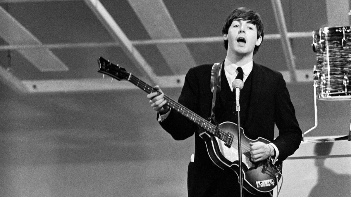 McCartney, intepretando 'Yesterday' a mediados de los 60.