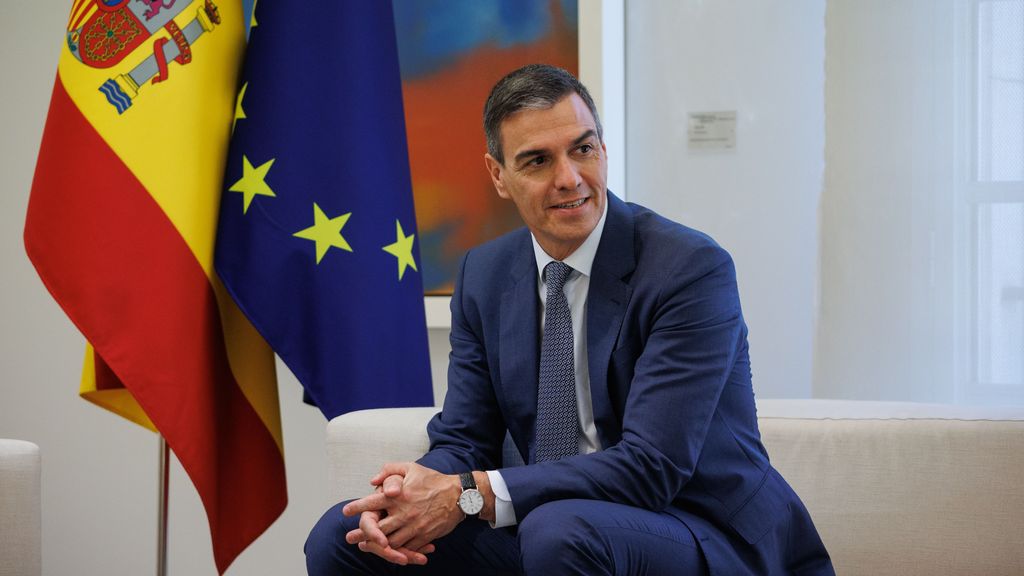 Pedro Sánchez apoya al fiscal general del Estado y cree que no debe dimitir si es imputado: solo aclaró un bulo