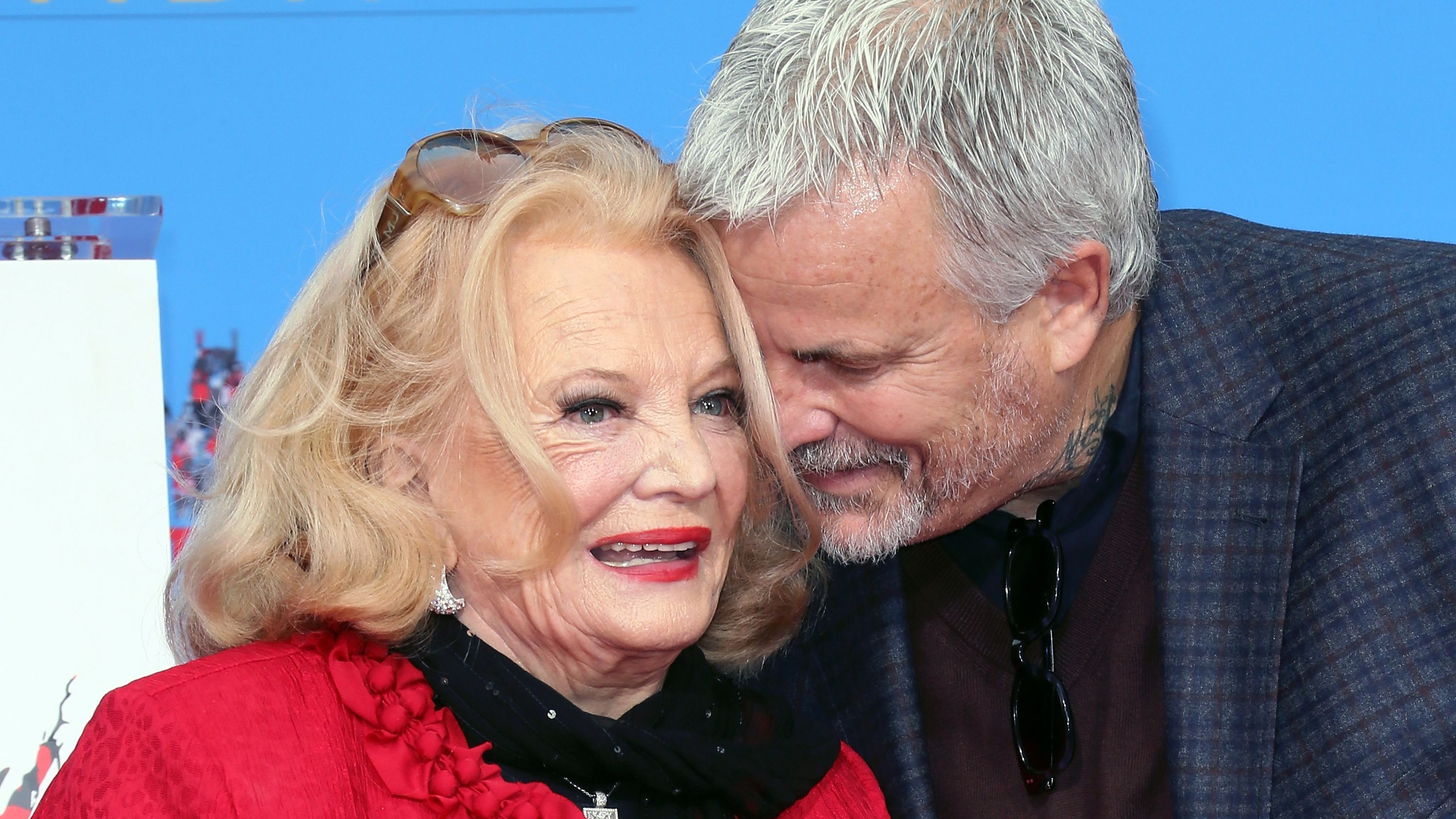 Rowlands con su hijo, el director de 'El diario de Noa', Nick Cassavetes, en 2014.