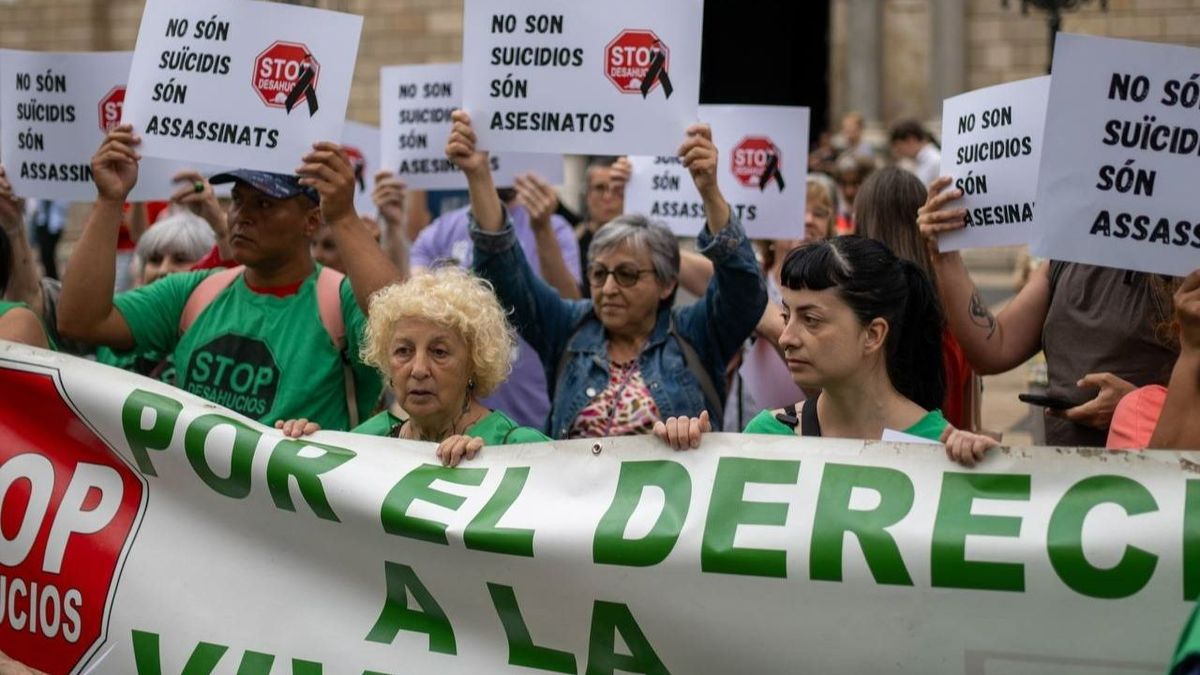 Centenares de personas protestan en Barcelona tras el suicidio de dos hermanas por desahucio
