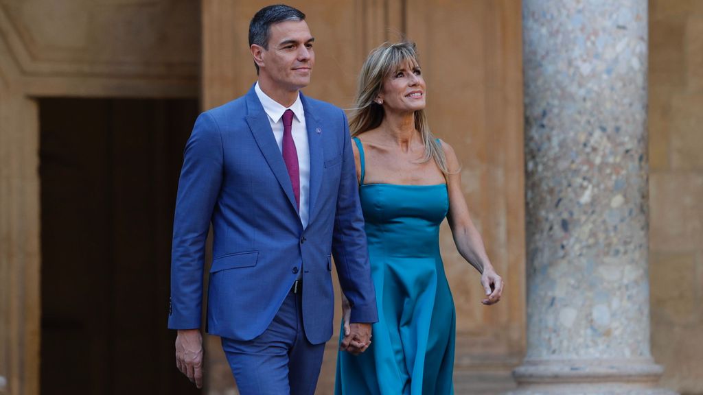 El presidente del Gobierno en funciones, Pedro Sánchez, junto a su mujer, Begoña Gómez