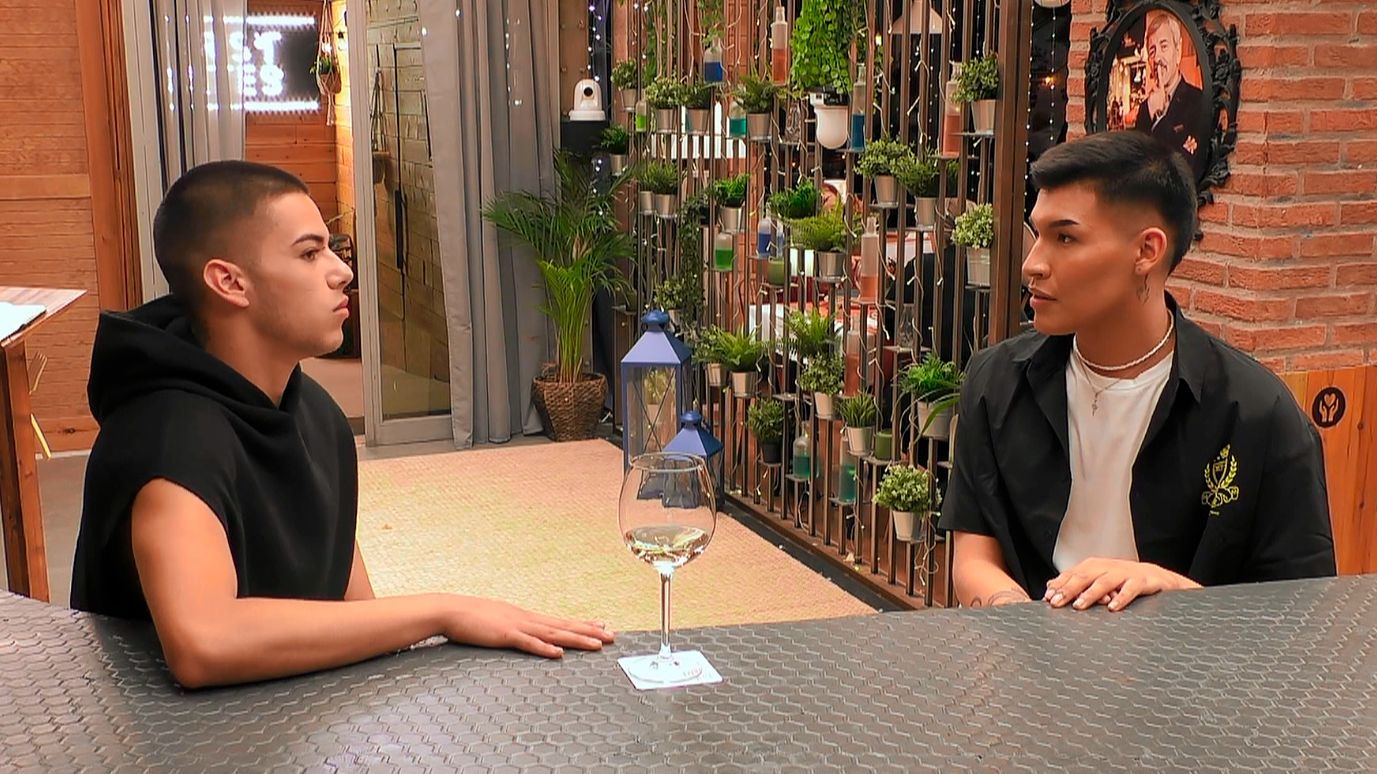 Javier y Jordan durante su cita en 'First Dates'