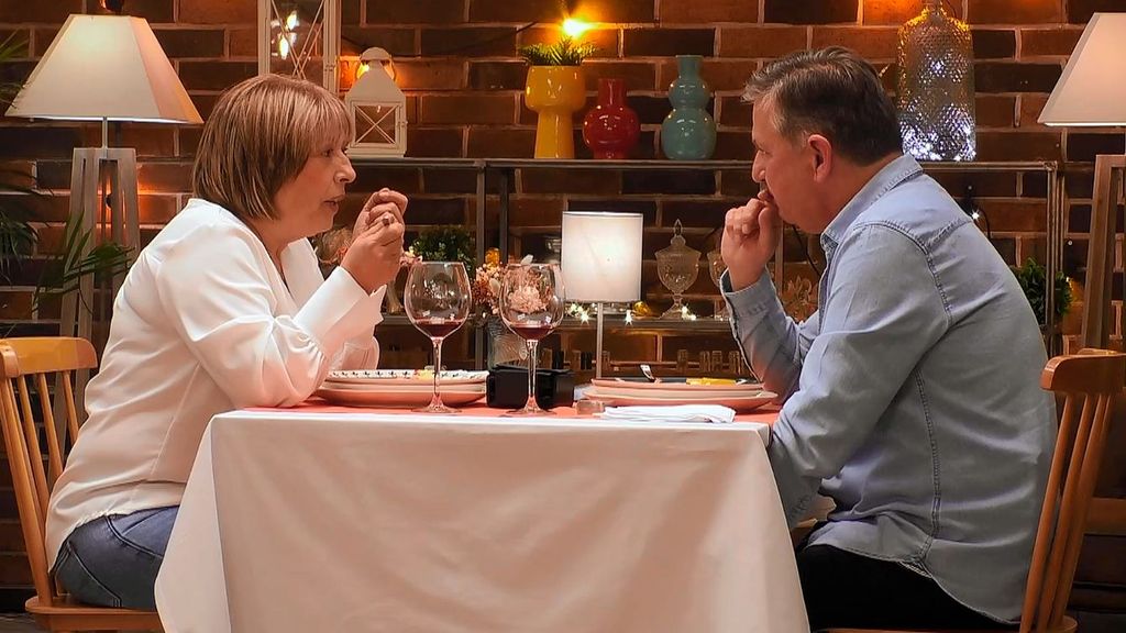 La pregunta clave de un soltero para enamorarse en ‘First Dates’: “¿Tienes deudas?”