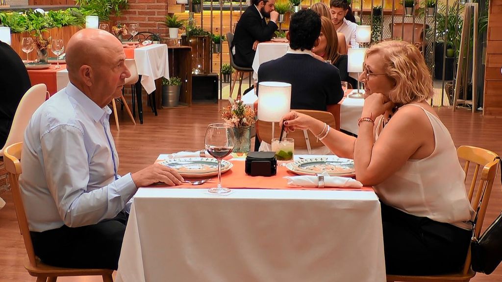 Los problemas para ligar de un soltero funerario en ‘First Dates’: “Me ven muy serio”