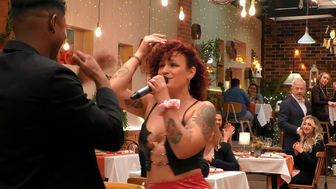 Nerea y Wonderly durante su cita en 'First Dates'