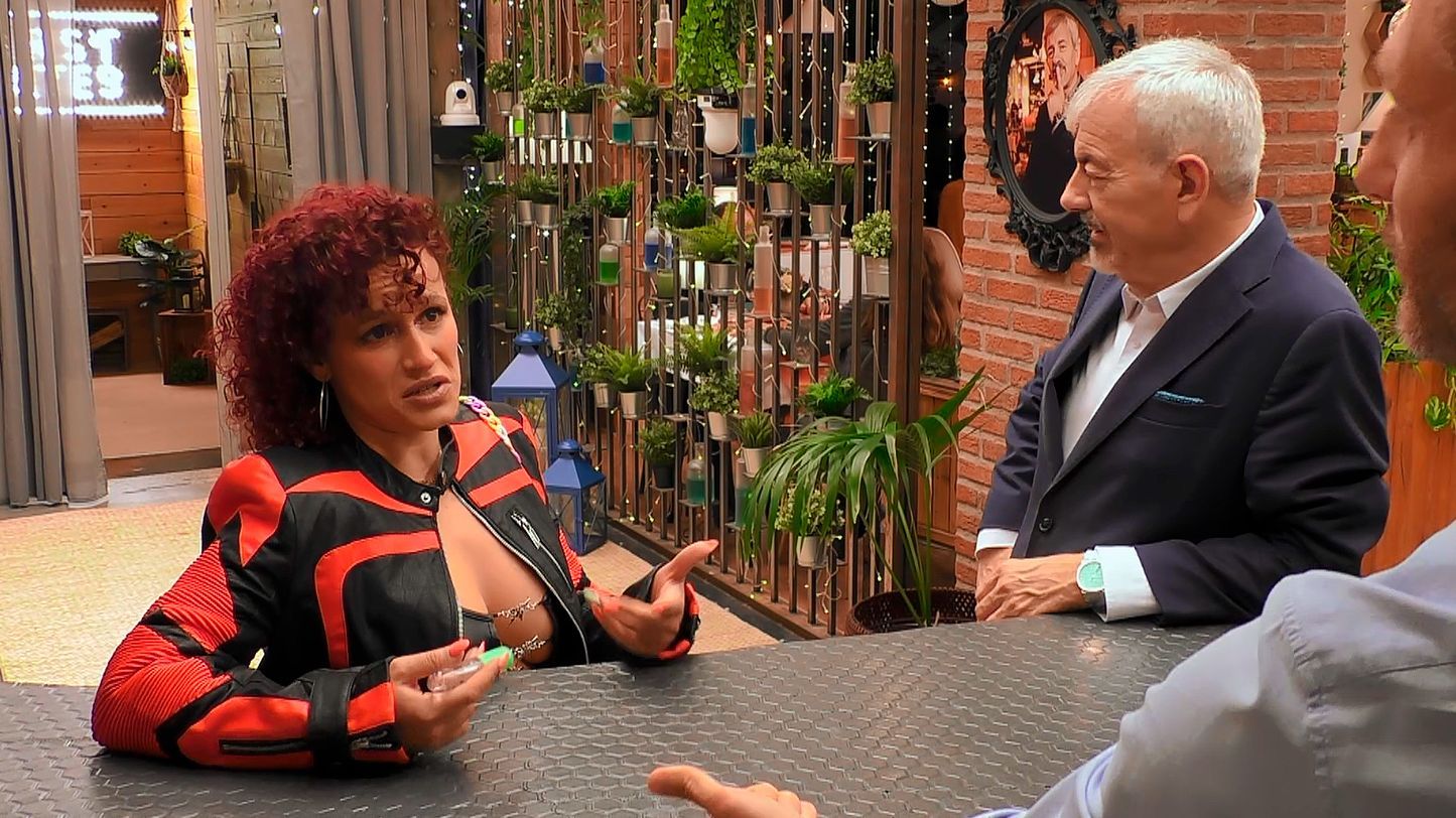 Nerea y Wonderly durante su cita en 'First Dates'