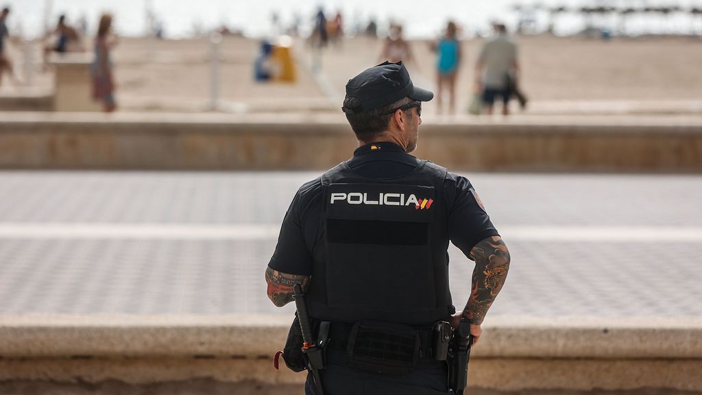 Policía Nacional: idealmante, para proteger y servir.