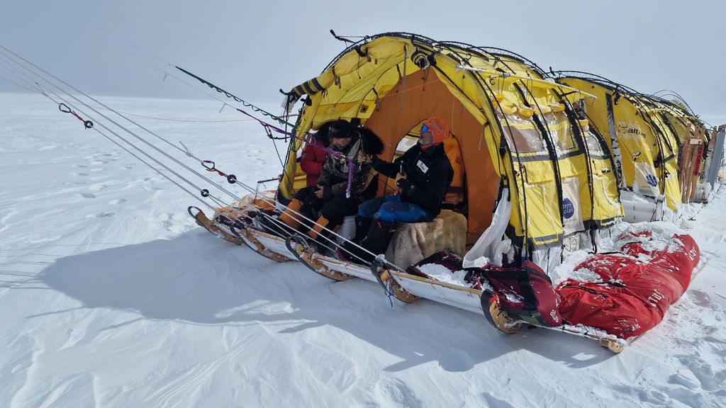 Ramón, a los mandos del trineo del viento, durante la expedición recientemente terminada en Groenlandia