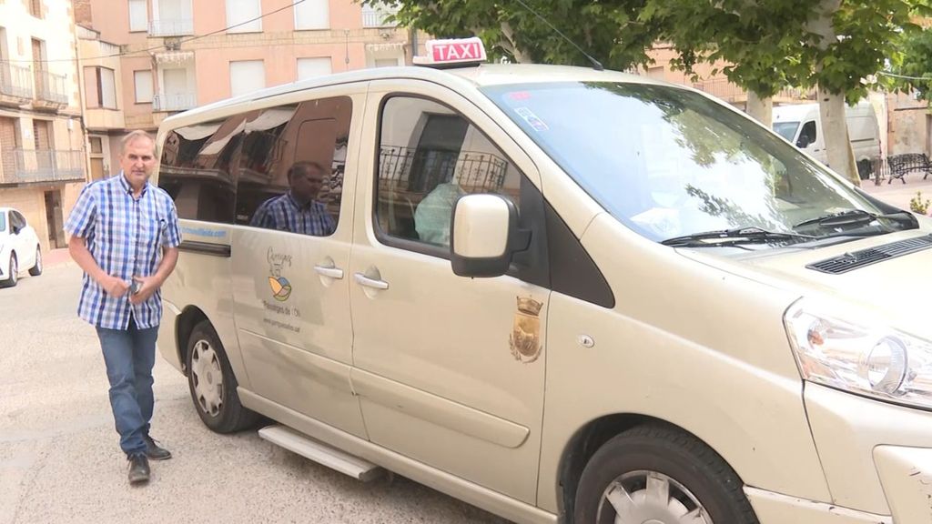 El servicio gratuito de taxi de un alcalde a sus vecinos en Bovera, Lleida