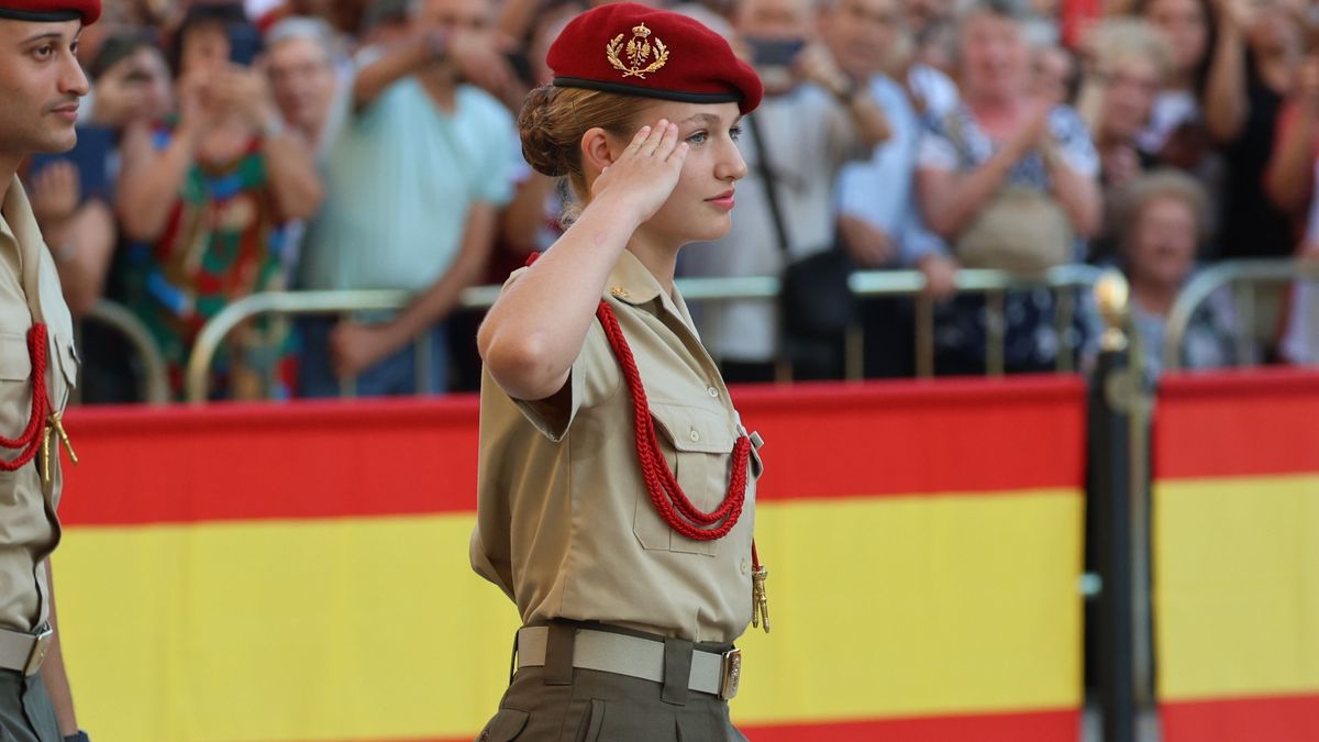 La princesa Leonor participa en la ofrenda de cadetes a la Virgen del Pilar en la Academia General Militar de Zaragoza