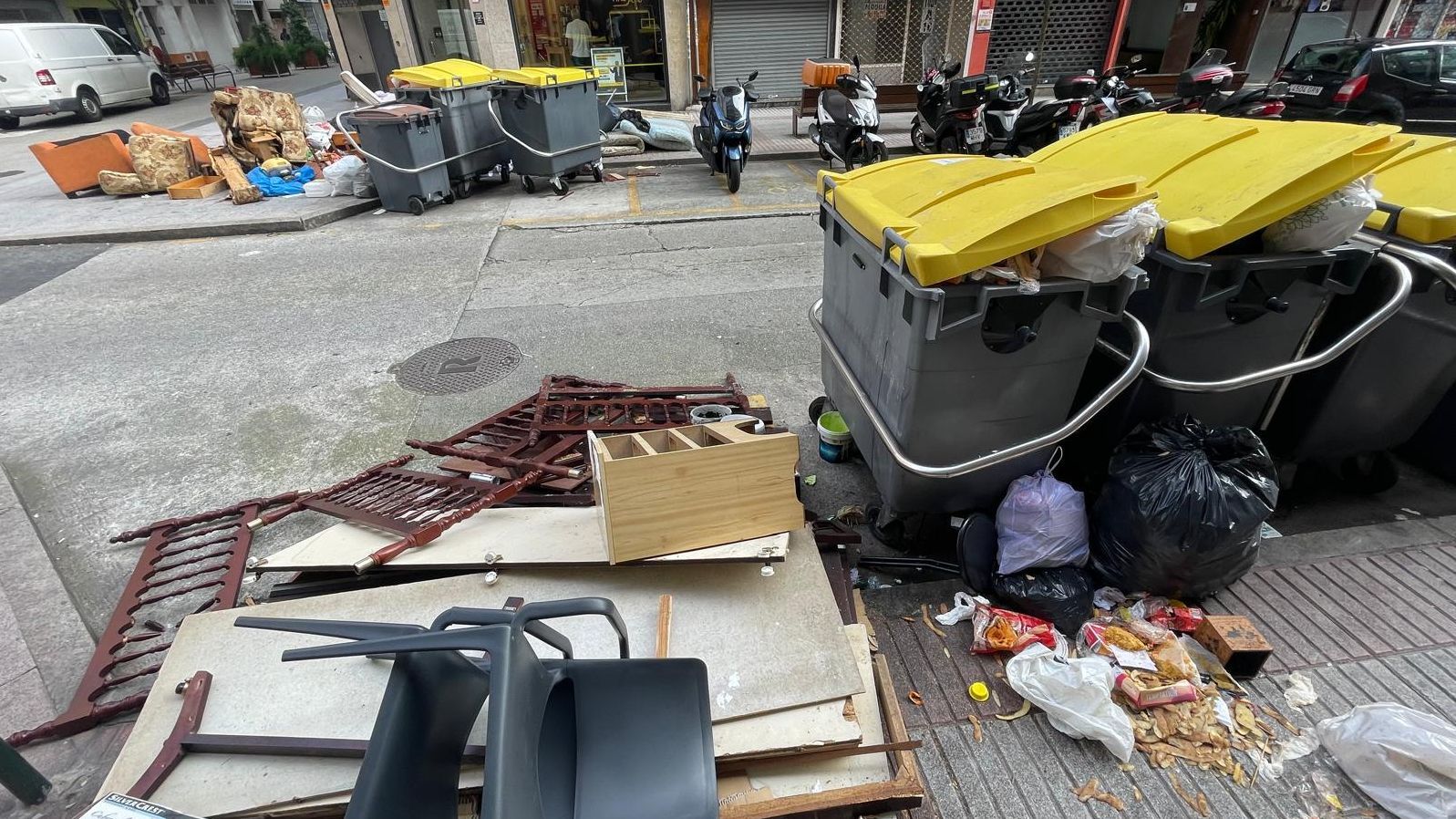 Las consecuencias de la busura acumulada en la calle se han agravado con la llegada del buen tiempo