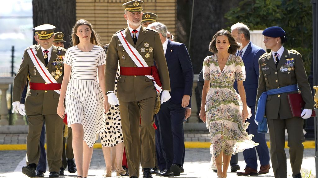 Los reyes y la infanta Sofía a su llegada a la Academia Militar de Zaragoza