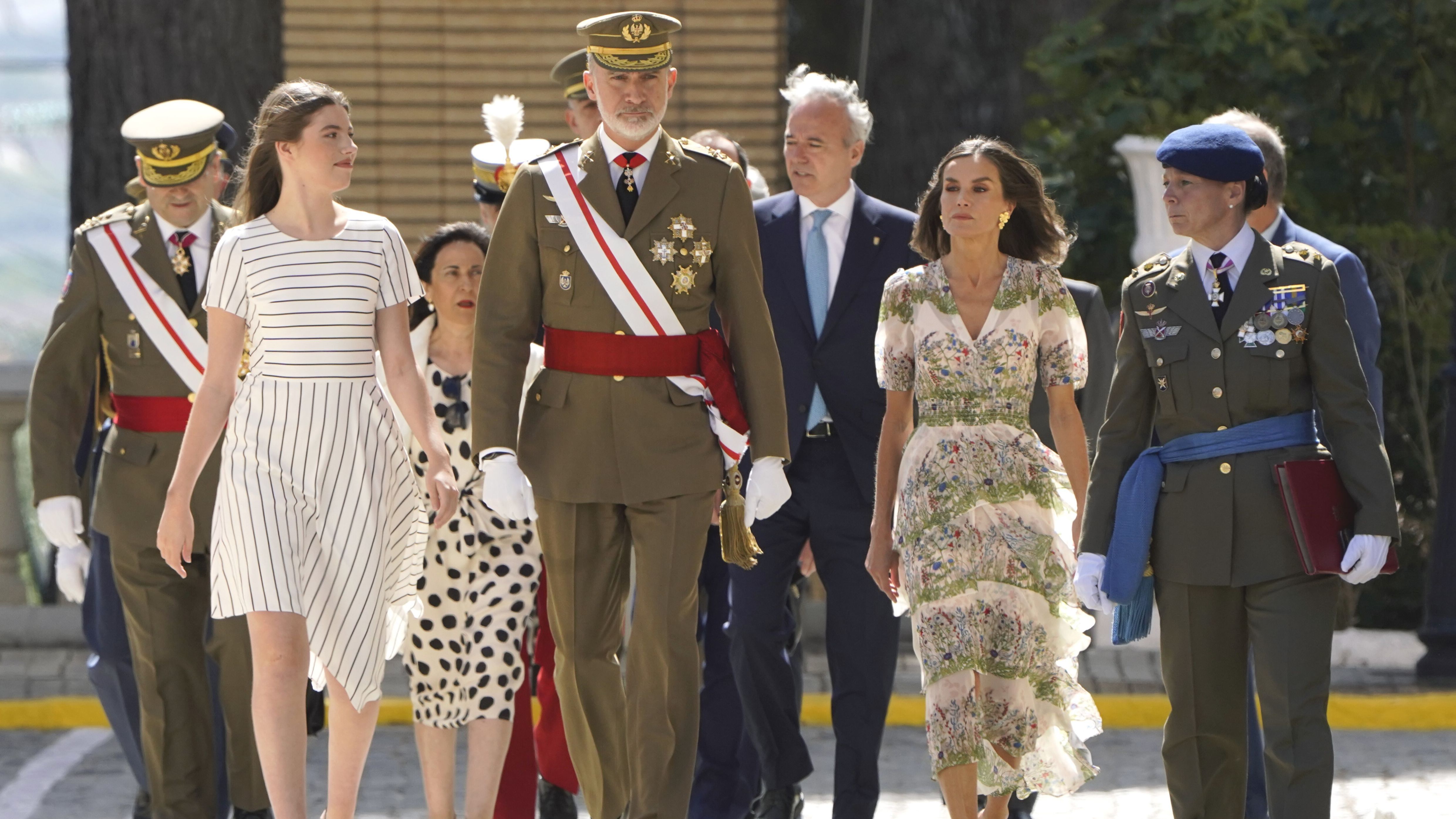 Los reyes y la infanta Sofía, a su llegada a la Academia Militar de Zaragoza
