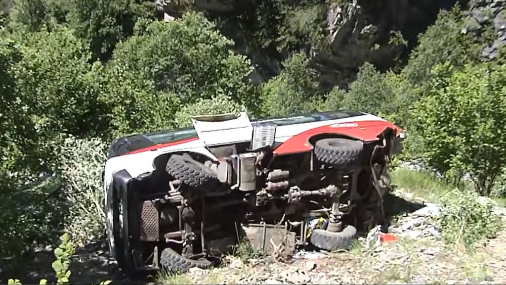 Tres de los seis menores heridos tras precipitarse un microbús por un terraplén en Huesca siguen graves