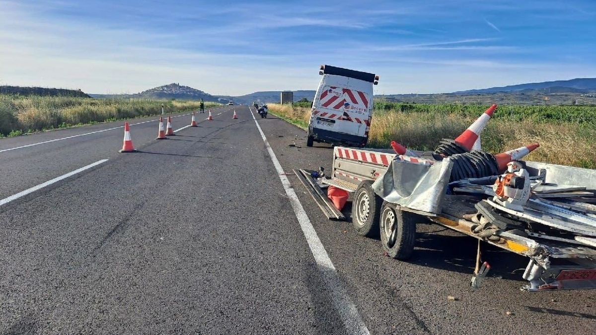 Tres operarios de una empresa han sido atropellados por un camión en la N-232, La Rioja