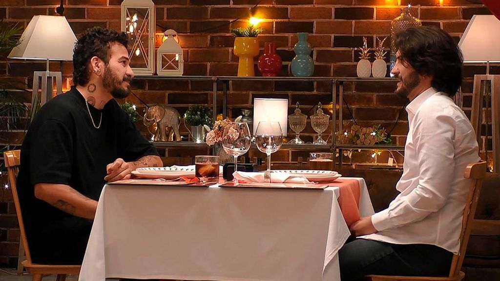 Adrián y Carlos Eduardo durante su cita en 'First Dates'