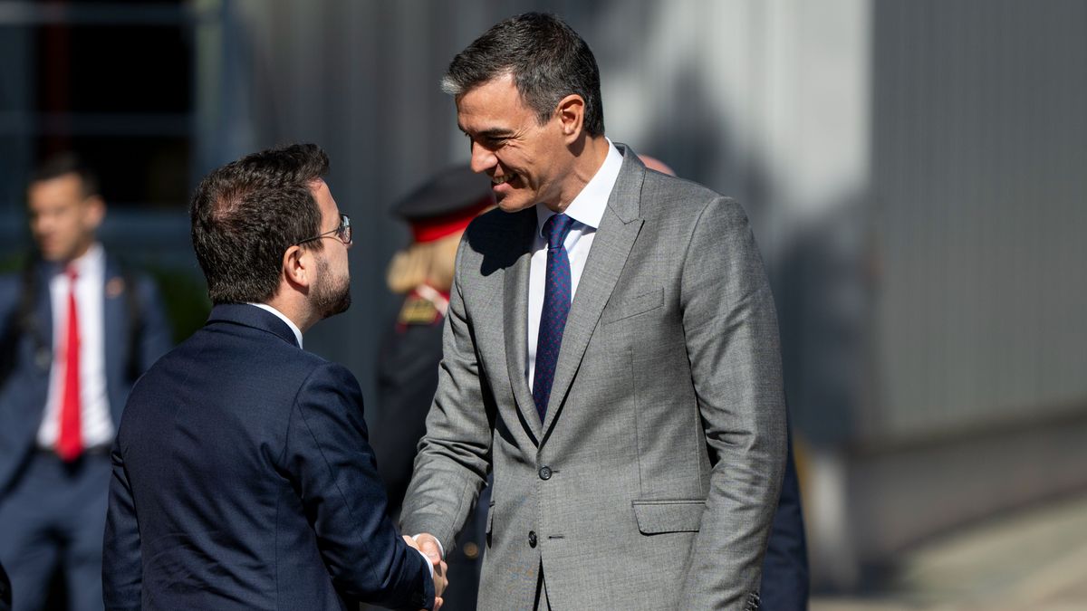 El presidente del Gobierno, Pedro Sánchez, y el presidente de la Generalitat de Cataluña, Pere Aragonés