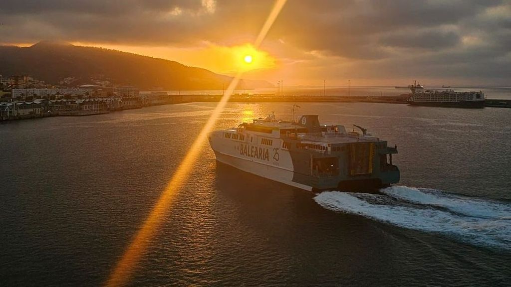 Una mujer da a luz en pleno ferry en la travesía de Ceuta a Algeciras con ayuda de otros pasajeros y la tripulación