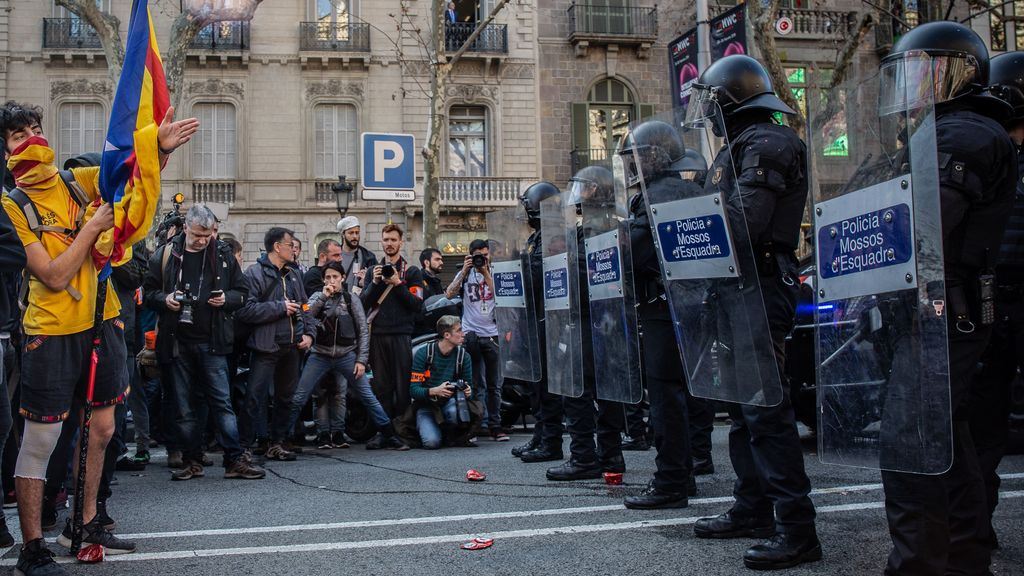 La Audiencia de Barcelona amnistía a cuatro mossos y cuatro manifestantes durante el procés
