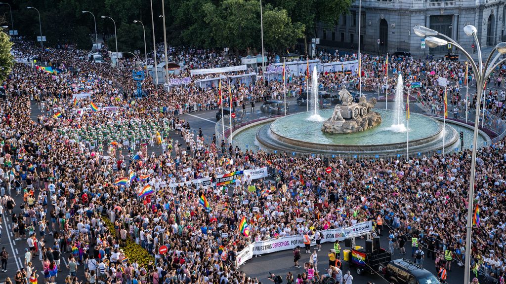 Manifestación del Orgullo LGTBI+ 2023 en la Plaza de Cibeles, Madrid