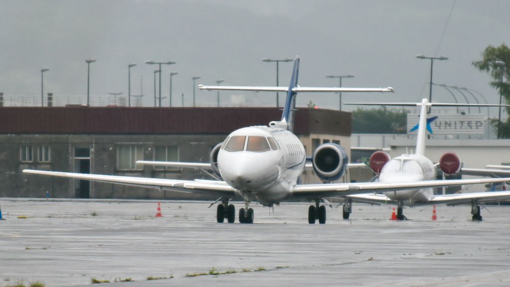 Un avión en el aeropuerto de Loiu