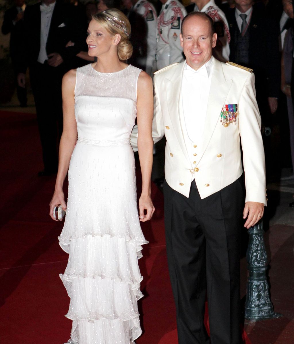 Alberto y Charléne en la cena de gala. FUENTE: Cordonpress