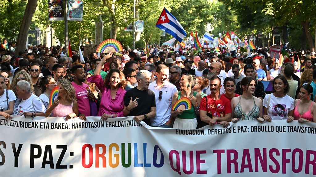 La marcha del Orgullo recorre Madrid con ambiente festivo y presencia política: "No somos condones, copas ni tacones"