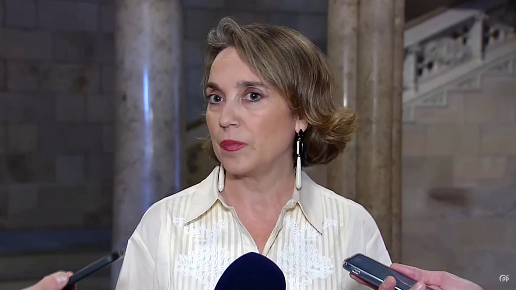 Cuca Gamarra critica que el  Palacio de la Moncloa se haya convertido "en un espacio que utiliza la mujer del presidente para sus negocios"