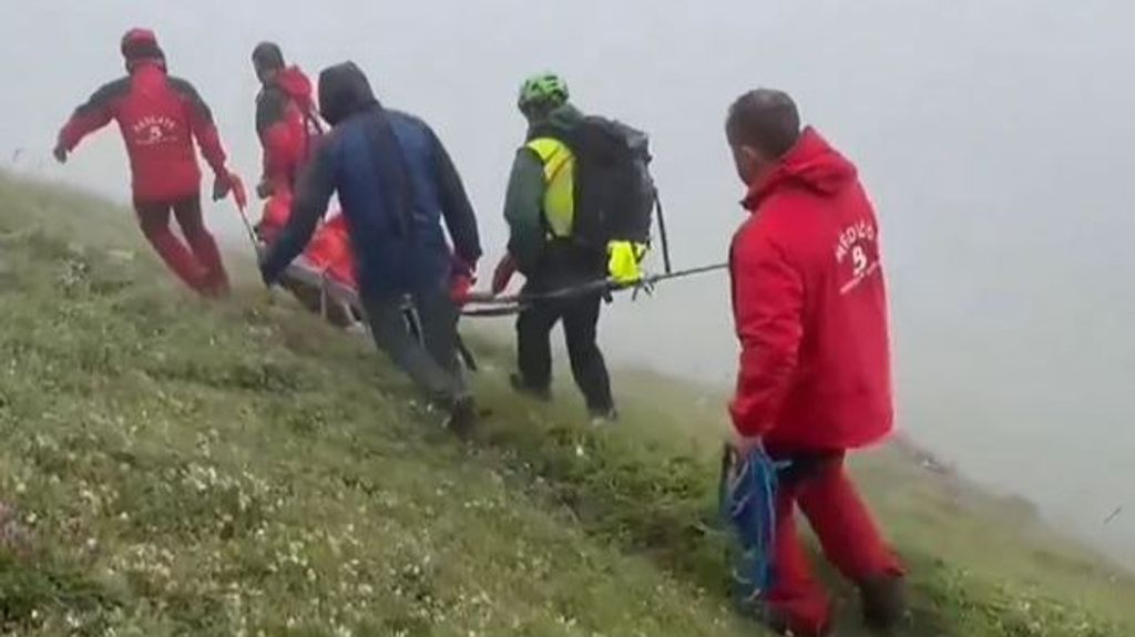 Muere un corredor al caer desde unos cien metros en una prueba de montaña en Asturias