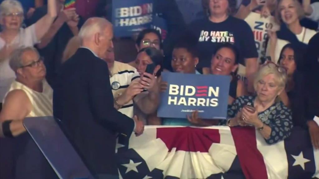 El polémico momento de Joe Biden en un mitin de Wisconsin