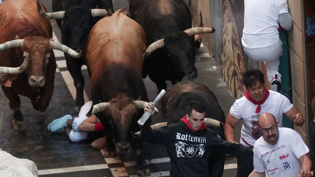 El primer encierro de San Fermín 2024, en imágenes: seis heridos por contusiones y un traumatismo craneoencefálico